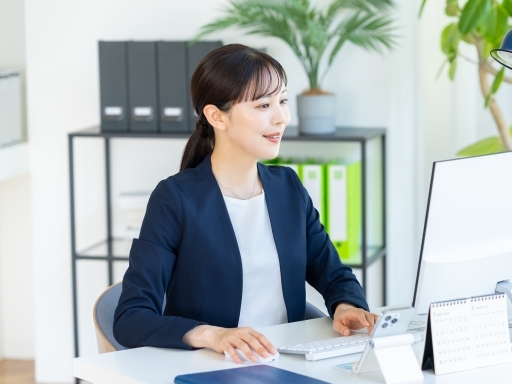 6月15日入社/未経験歓迎/インターネットサービスの操作方法サポ...